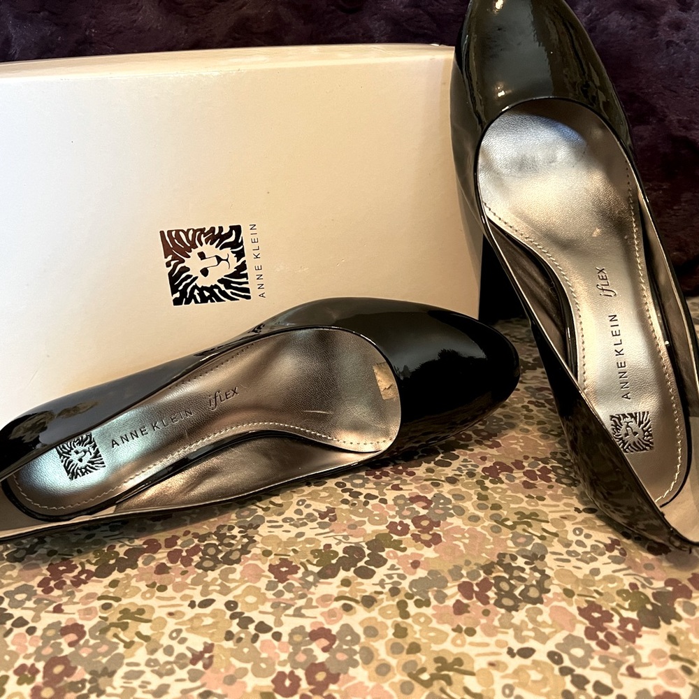 Anne Klein iFlex Black Patent Leather Heels Size 8M